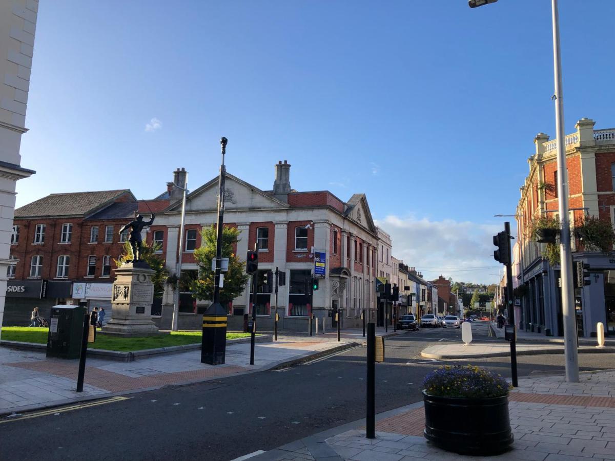 Central Lisburn Duplex Apartment Siren Stays Exterior photo